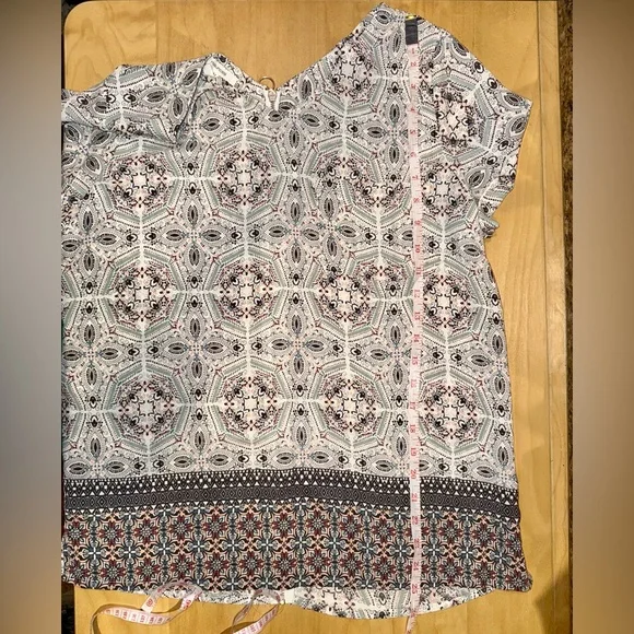 Maurices White and Green Blouse with Playful Pattern and Short Sleeves - Picture 7 of 10